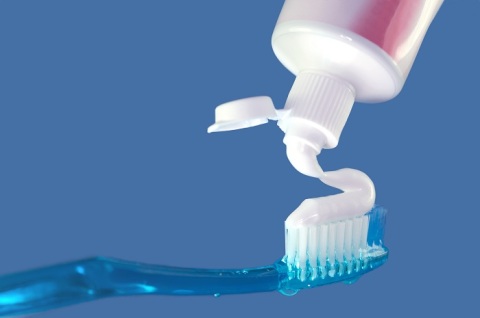Mua kem đánh răng chất lượng để đảm bảo việc làm trắng răng có hiệu quả